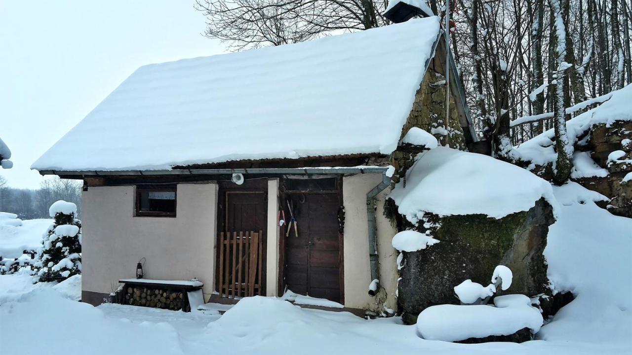 Cosy Chalet In Gospic With Jacuzzi And Mountain View Exterior photo